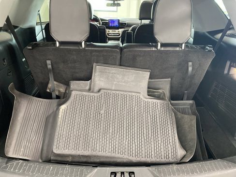 Used 2022 Ford Explorer XLT w/ Equipment Group 202A image 24