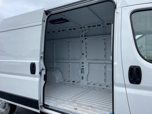 Used 2025 RAM ProMaster 2500 w/ Convenience Group image 29