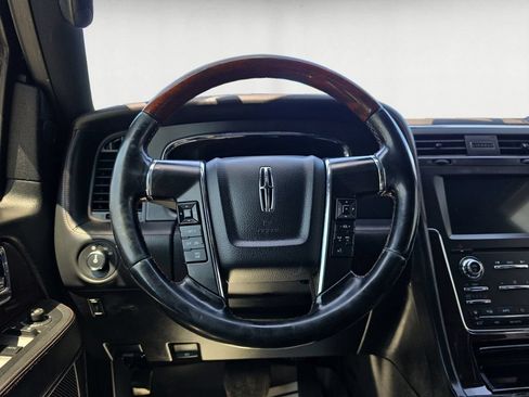 Used 2017 Lincoln Navigator Reserve AWD/4WD image 13