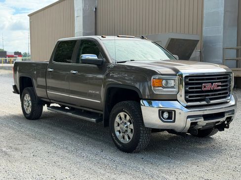 Used 2015 GMC Sierra 2500 SLT w/ SLT Preferred Package AWD/4WD image 3