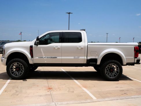 New 2026 Ford F250 Lariat w/ Black Appearance Package AWD/4WD image 3