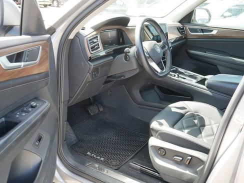 Certified 2024 Volkswagen Atlas SE w/ Panoramic Sunroof Package AWD/4WD image 12