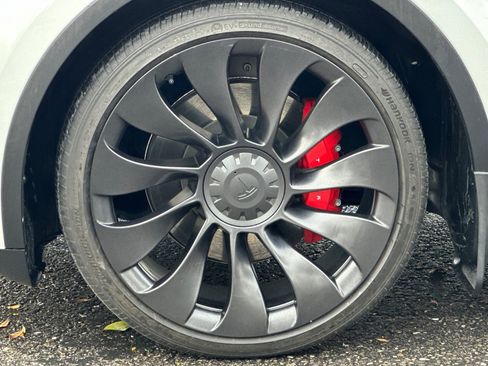 Used 2023 Tesla Model Y Performance image 35