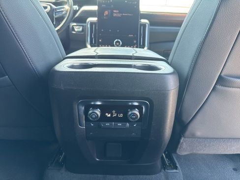 Used 2025 GMC Yukon XL Denali RWD image 21