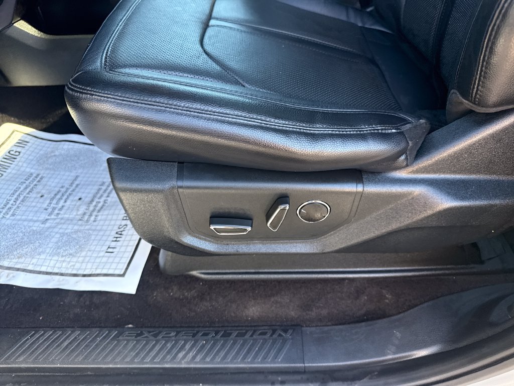 Used 2020 Ford Expedition Limited w/ Equipment Group 302A AWD/4WD image 34