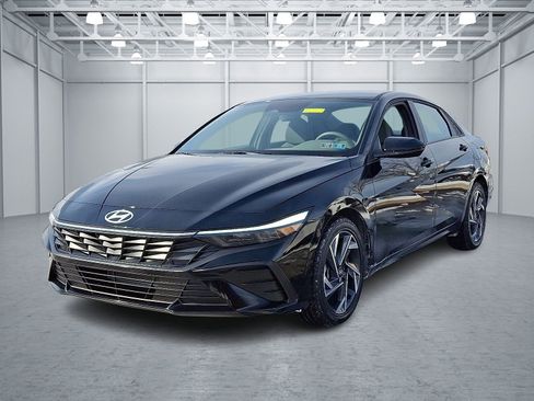 Certified 2025 Hyundai Elantra Sport image 3