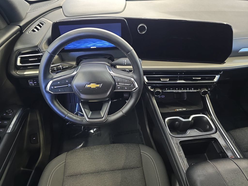 Used 2024 Chevrolet Traverse LT FWD image 17