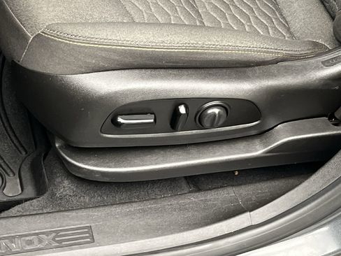 Used 2020 Chevrolet Equinox LT image 9