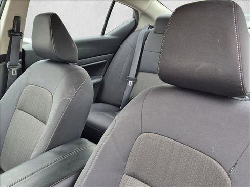 Used 2024 Nissan Altima 2.5 SV FWD image 12