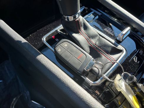 Used 2025 Jeep Compass Trailhawk image 22