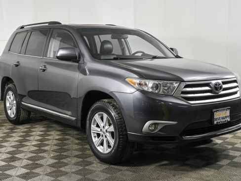 Used 2012 Toyota Highlander SE w/ Tow Pkg image 13