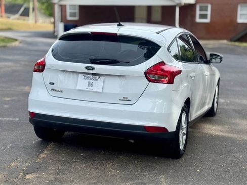 Used 2016 Ford Focus SE w/ SE Power Seat Package FWD image 2