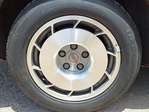 Used 1987 Chevrolet Corvette Coupe image 13