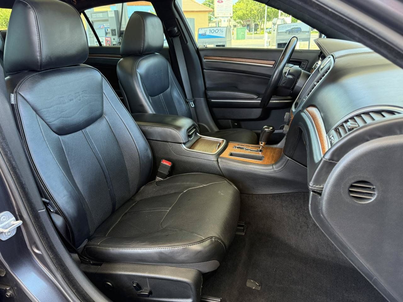 Used 2014 Chrysler 300 C w/ Beats Audio Group RWD image 16