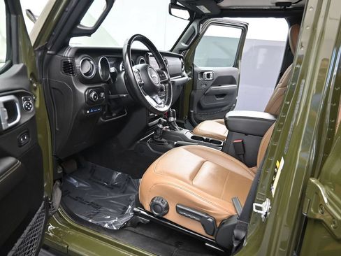 Used 2023 Jeep Wrangler Unlimited Sahara w/ Cold Weather Group AWD/4WD image 12