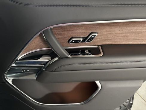 Used 2025 Land Rover Range Rover SE image 31