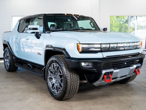 Used 2024 GMC Hummer EV 3X w/ LPO, Illumination Package image 4