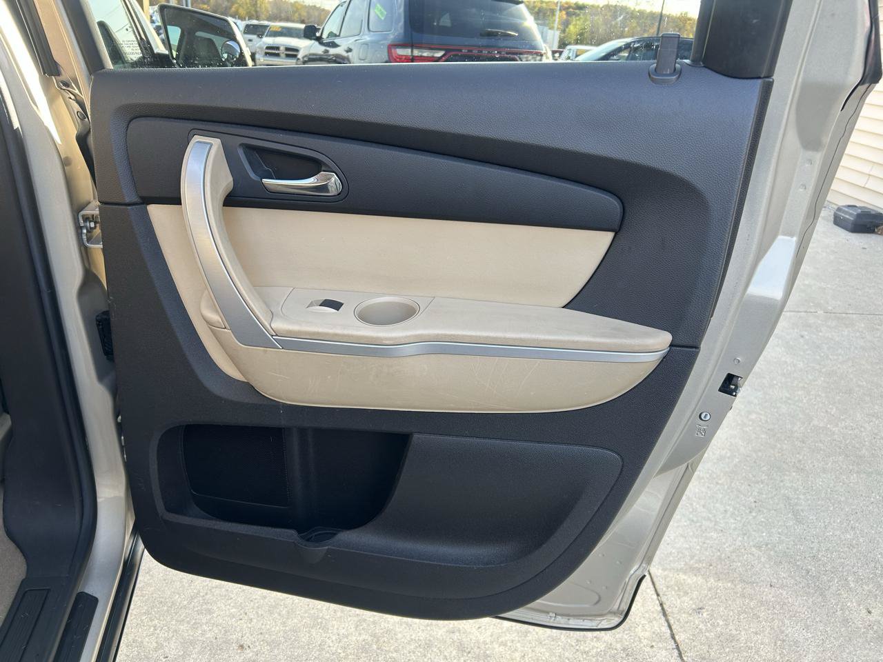 Used 2011 GMC Acadia SLT FWD image 16