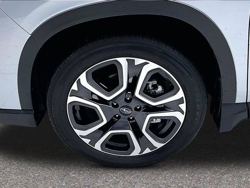 Used 2025 Subaru Ascent Touring w/ Popular Package #1 AWD/4WD image 33