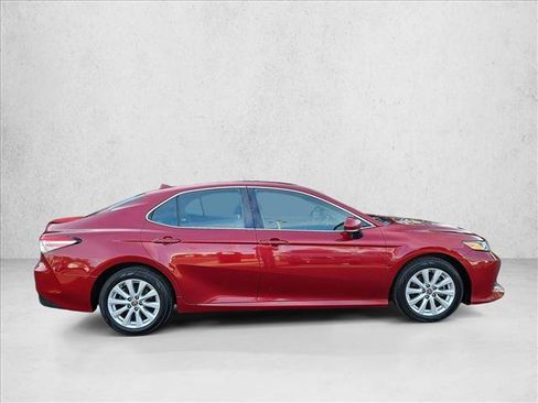 Used 2020 Toyota Camry LE image 4