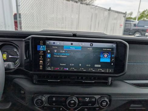 Used 2025 Jeep Wrangler Unlimited Rubicon 4xe AWD/4WD image 16