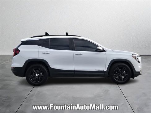 Used 2022 GMC Terrain SLE w/ Driver Convenience Package image 5