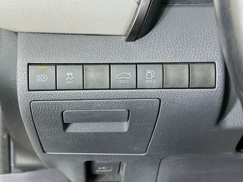 Used 2019 Toyota Camry XLE w/ Navigation Package FWD image 17