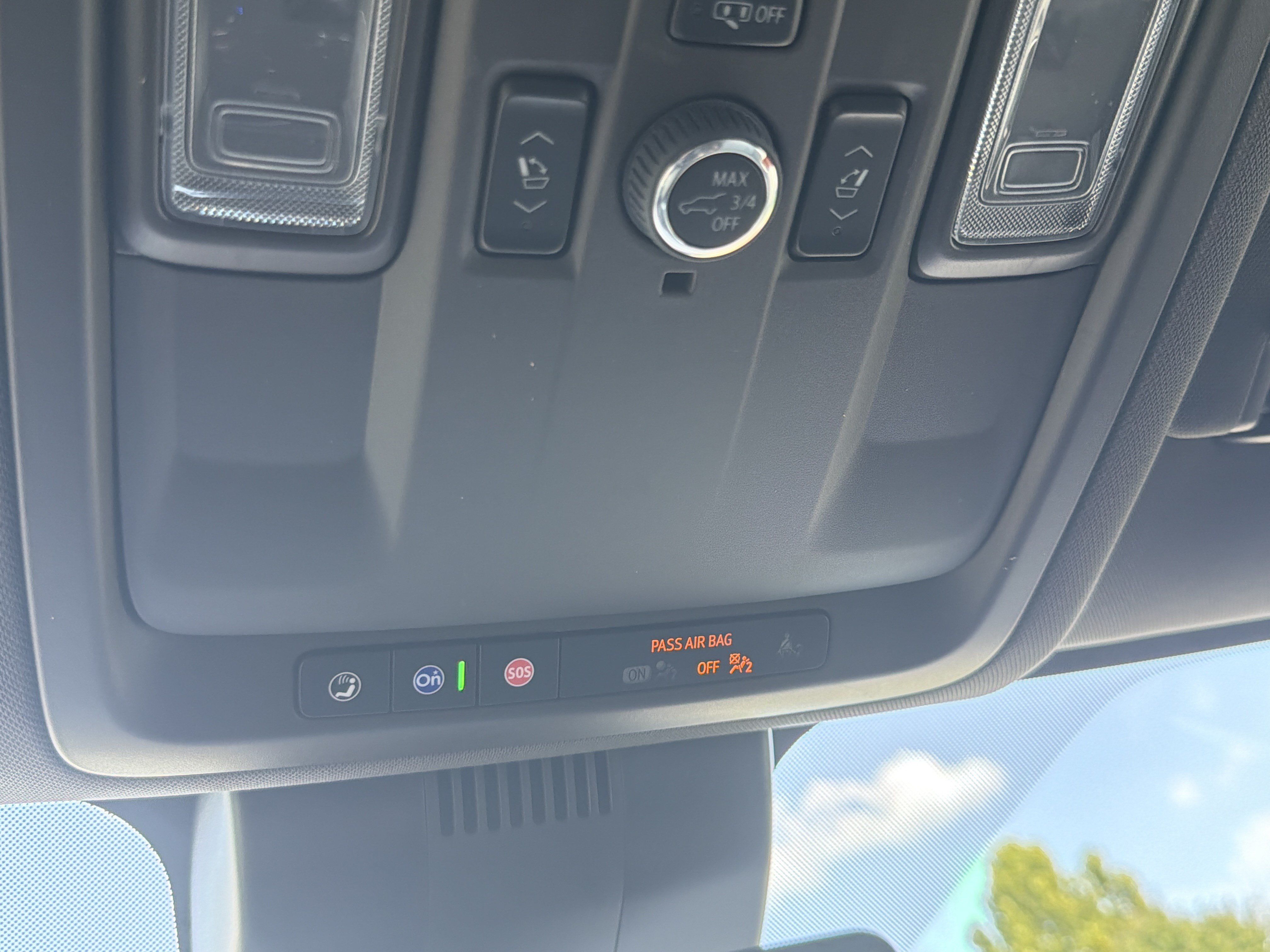 Used 2024 GMC Yukon SLT w/ SLT Luxury Package AWD/4WD image 5