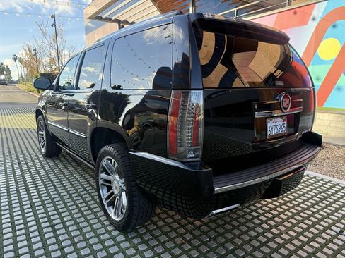 Used 2013 Cadillac Escalade Premium image 3