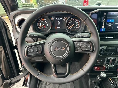 Used 2025 Jeep Wrangler Sport AWD/4WD image 20