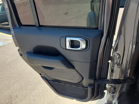 Used 2020 Jeep Wrangler Unlimited Sahara AWD/4WD image 28