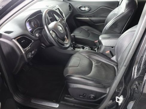 Used 2019 Jeep Cherokee Limited image 16