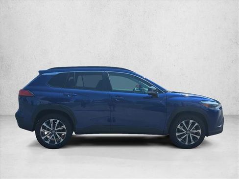 Certified 2025 Toyota Corolla Cross XLE FWD image 4