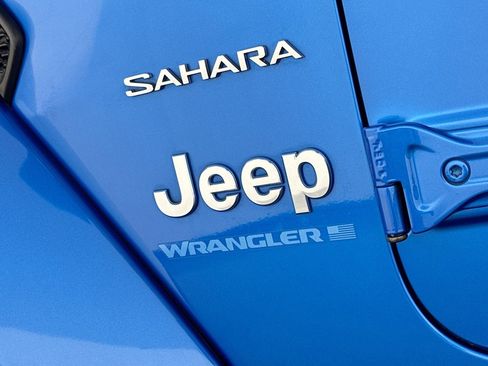 Used 2024 Jeep Wrangler Unlimited Sahara w/ Safety Group AWD/4WD image 9