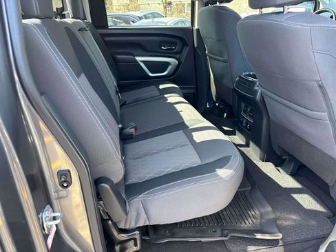 Used 2024 Nissan Titan SV w/ SV Convenience Package image 12