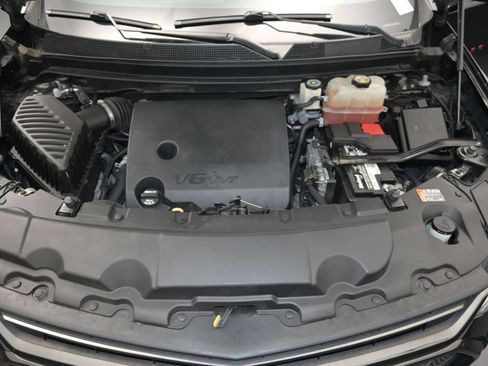 Used 2020 Chevrolet Traverse Premier w/ Redline Edition FWD image 17