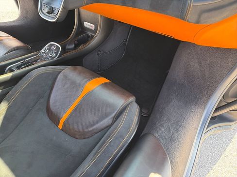Used 2018 McLaren 570S Spider RWD image 34