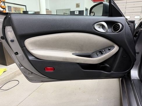 Used 2009 Nissan 370Z Touring w/ Sport Pkg RWD image 10