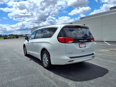 Used 2022 Chrysler Voyager LX FWD image 8