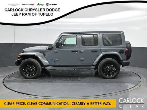 Used 2025 Jeep Wrangler Unlimited Sahara AWD/4WD image 9
