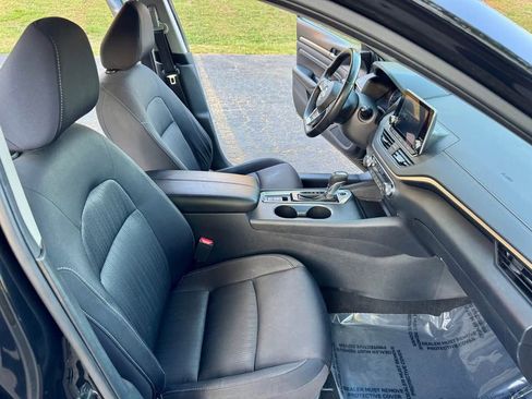 Used 2019 Nissan Altima 2.5 SV image 15