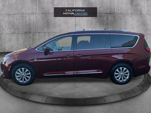 Used 2018 Chrysler Pacifica Touring-L Plus FWD image 8