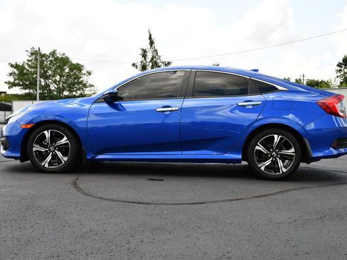Used 2018 Honda Civic Touring image 4