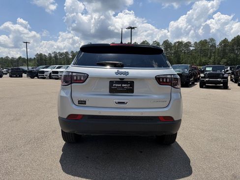Certified 2025 Jeep Compass Limited AWD/4WD image 5