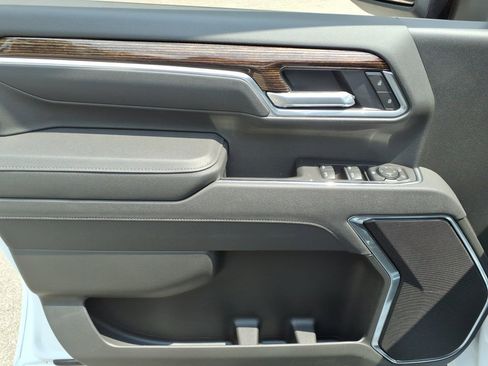 New 2025 GMC Sierra 2500 SLE w/ SLE Value Package; image 13