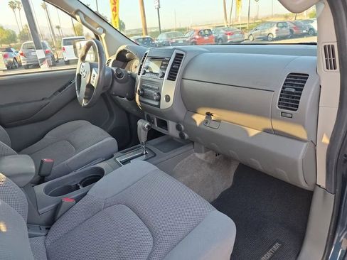 Used 2013 Nissan Frontier SV image 26