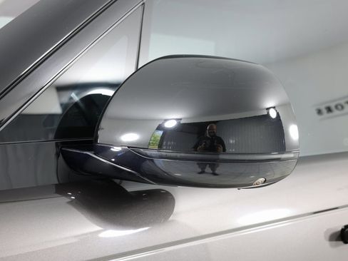 Used 2022 Land Rover Range Rover Long Wheelbase First Edition image 55