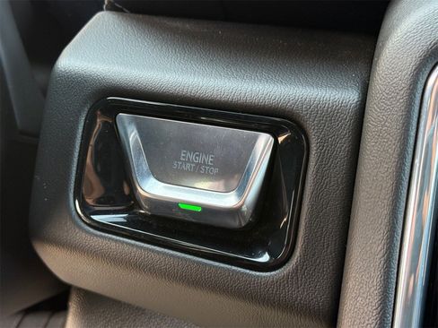 Used 2025 GMC Yukon XL Denali image 22