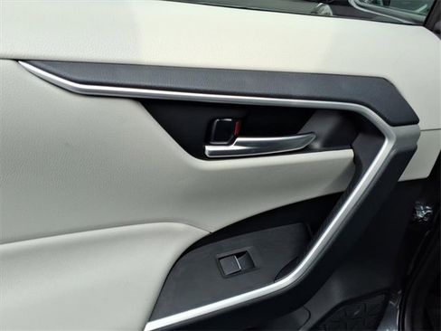 Used 2025 Toyota RAV4 XLE Premium image 6