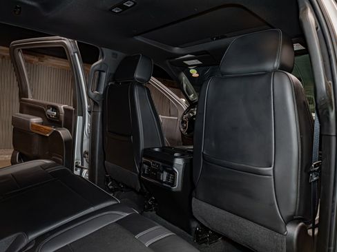 Used 2022 Chevrolet Silverado 2500 High Country w/ Technology Package image 28